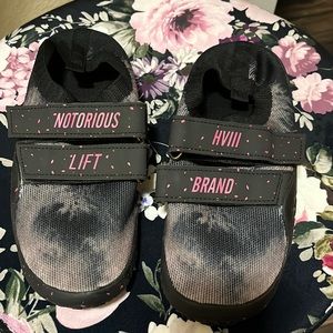 Notorious lift x hviii brand slippers
